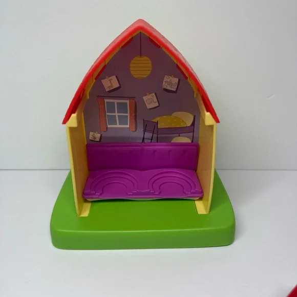 Peppa Pig All Around Peppa’s Town Playset House Bedroom with 2 Vehicles & Seat - Picture 4 of 11